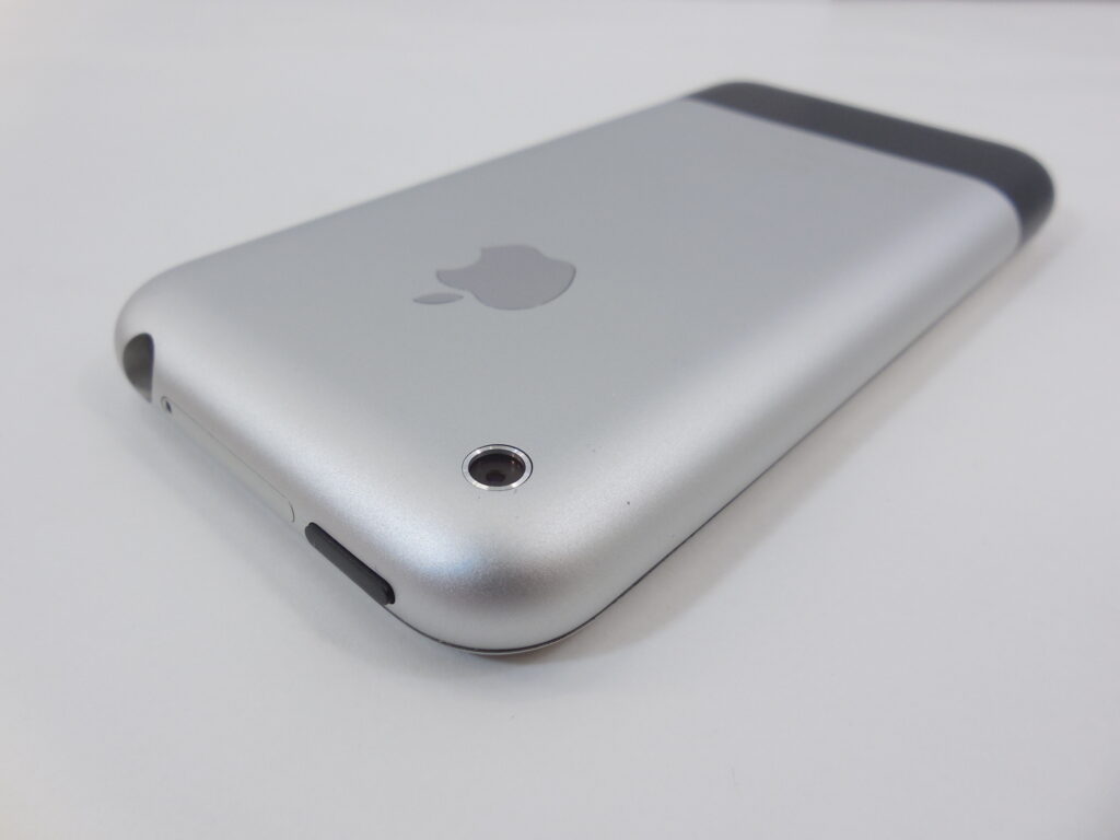 iPhone 1 - вид сзади